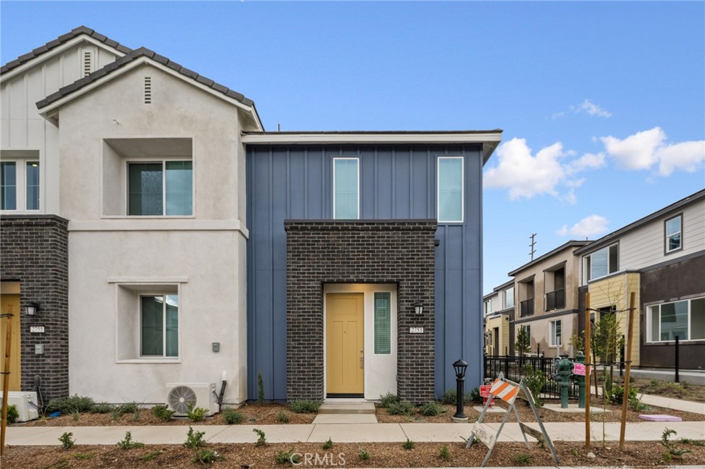 2753 E Amberley Privado