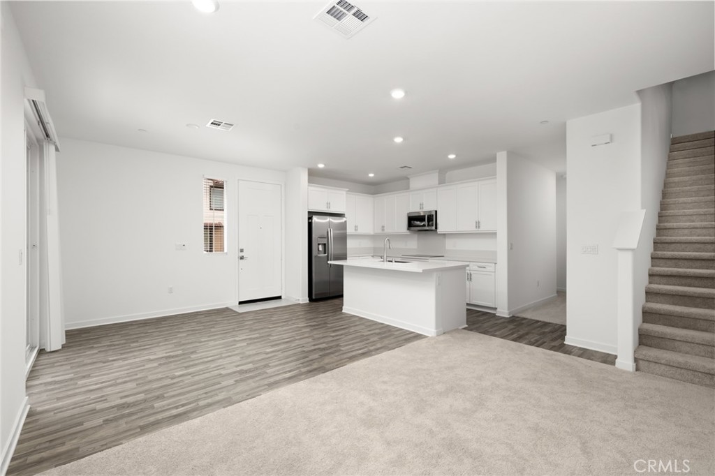 2753 E Amberley Privado