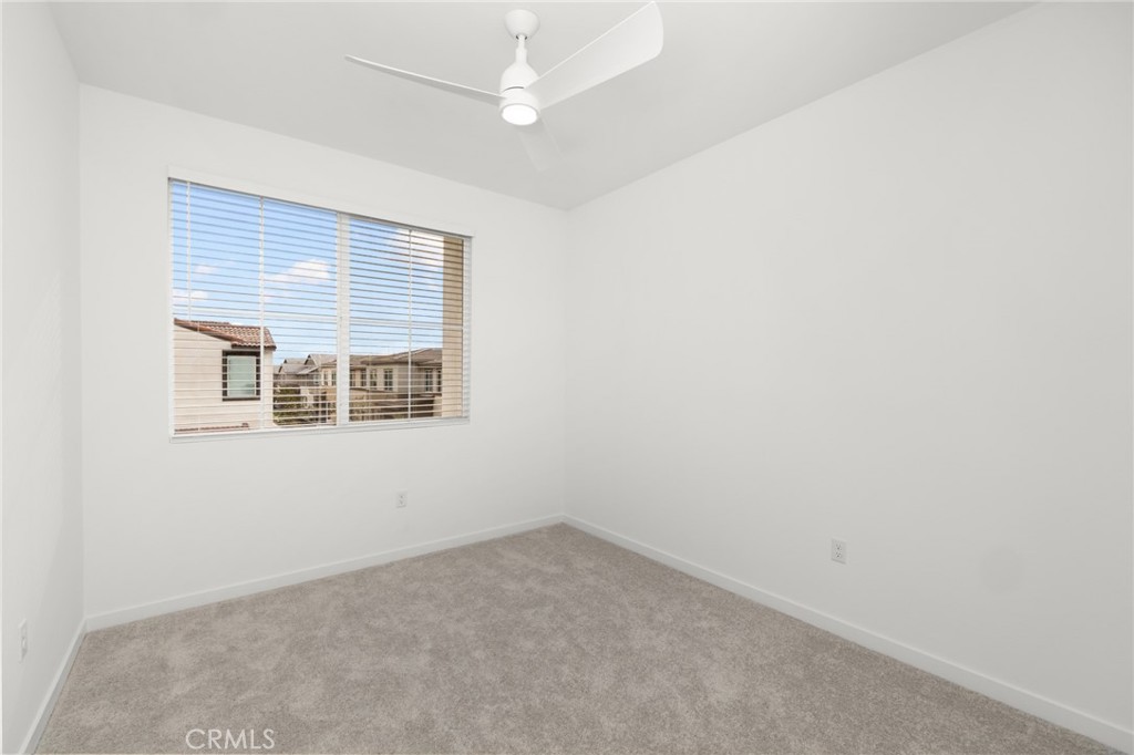 2753 E Amberley Privado