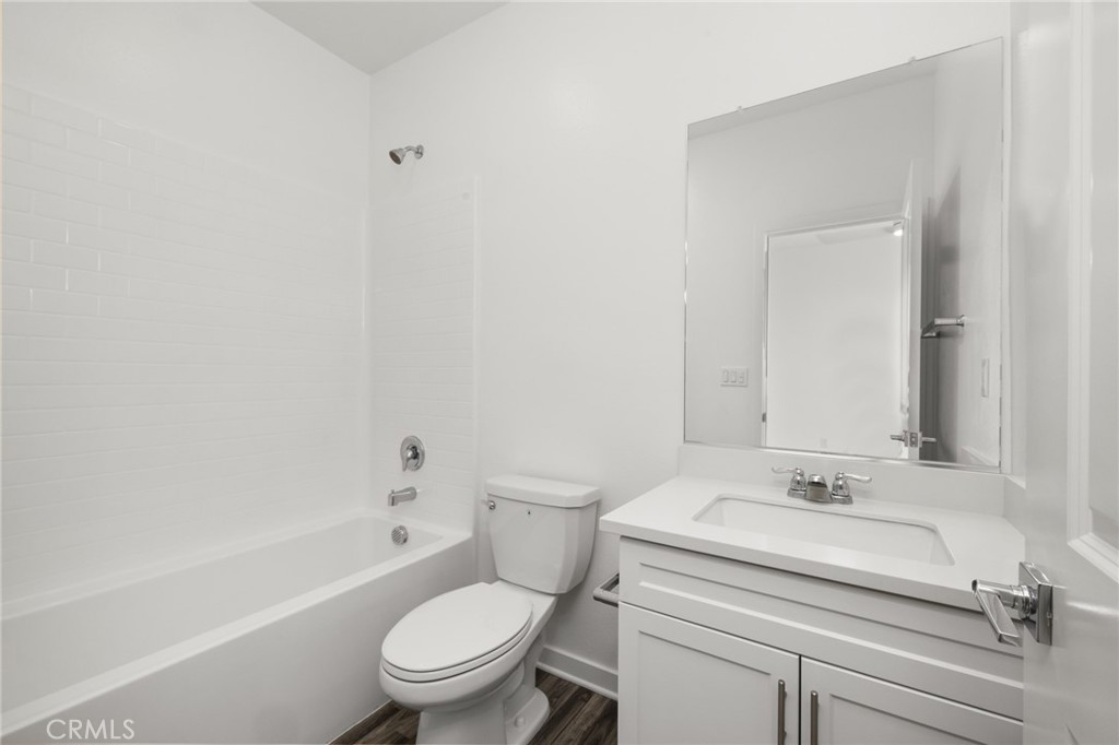 2753 E Amberley Privado