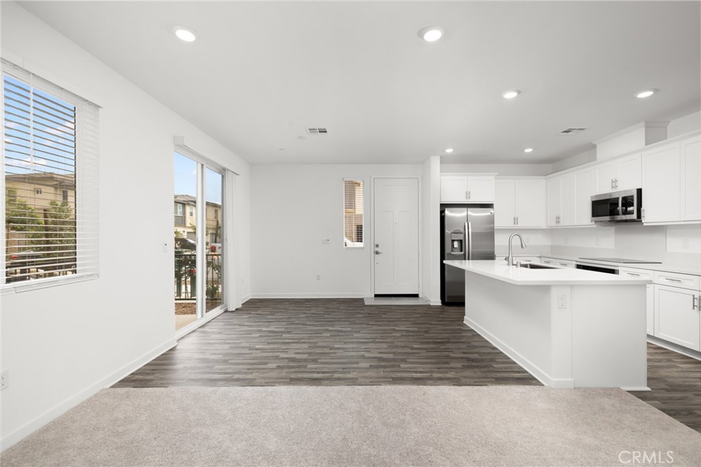 2753 E Amberley Privado