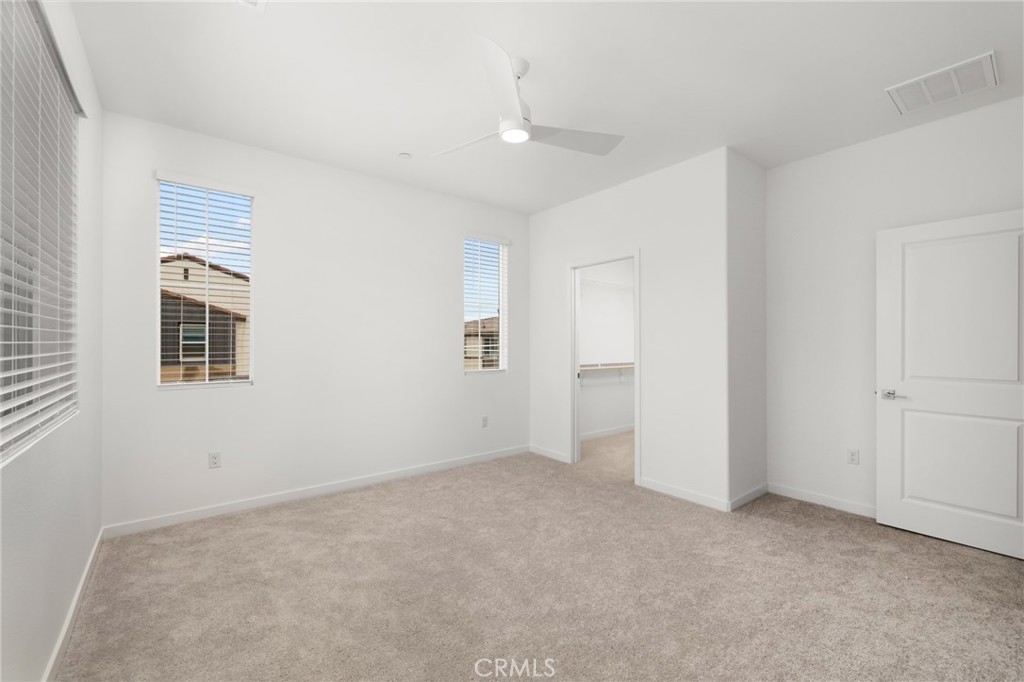 2753 E Amberley Privado