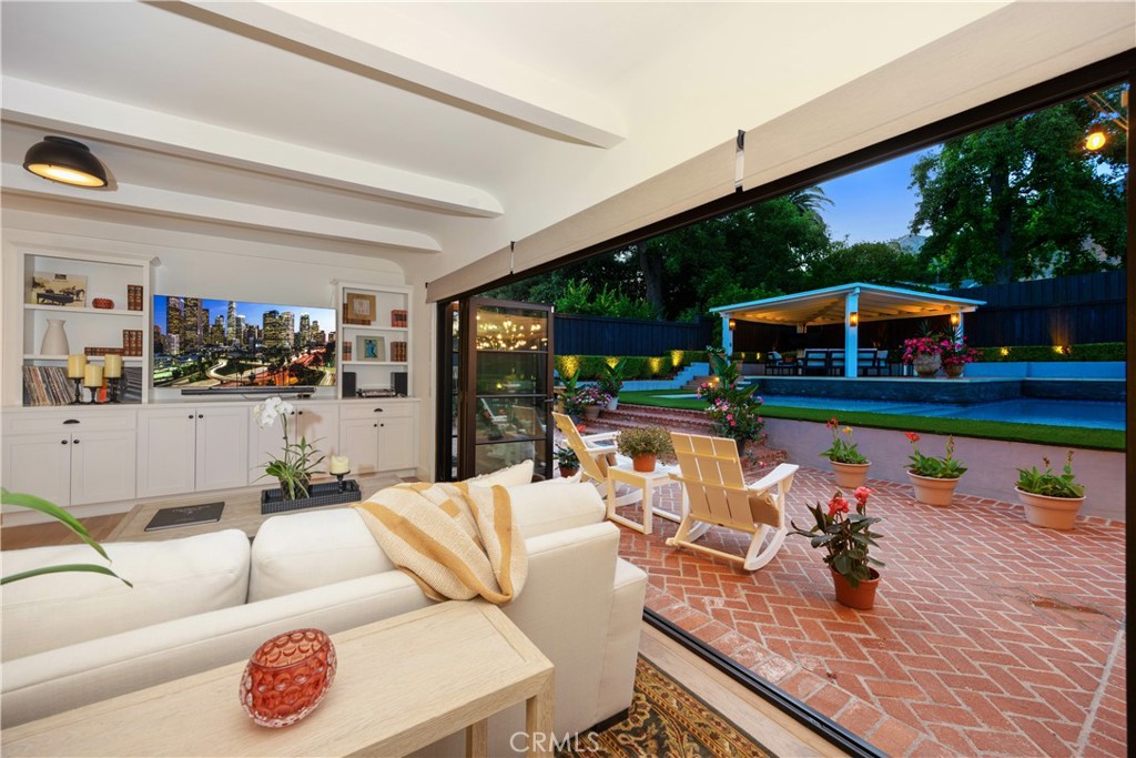 589 W Grandview Avenue