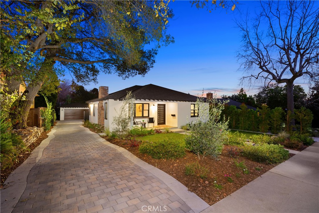 230 N Sunnyside Avenue