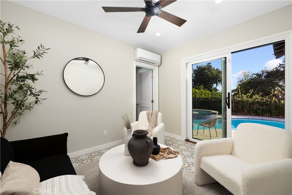 230 N Sunnyside Avenue