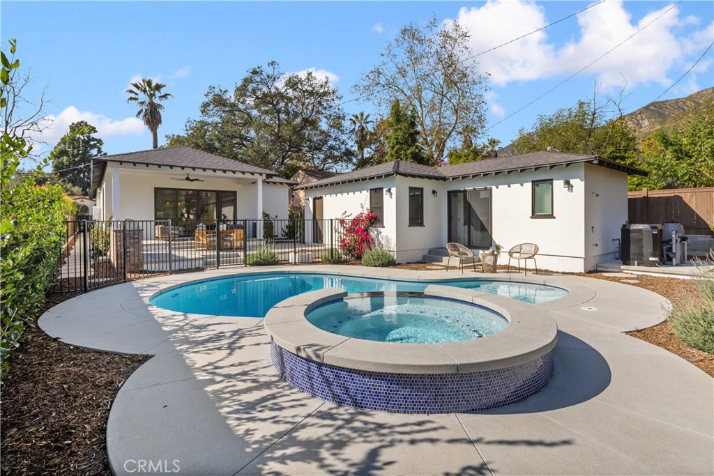 230 N Sunnyside Avenue