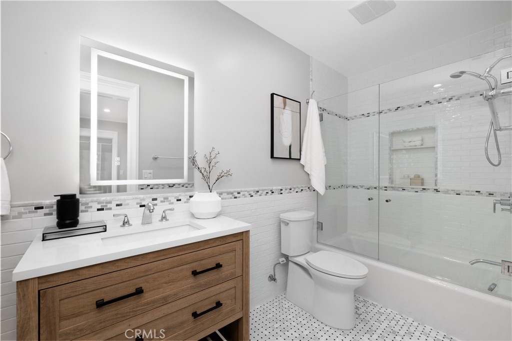 230 N Sunnyside Avenue