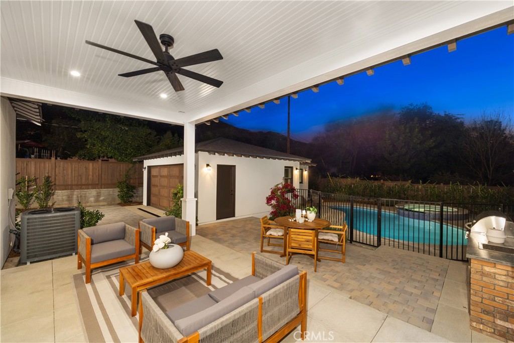 230 N Sunnyside Avenue