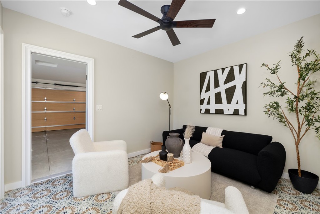 230 N Sunnyside Avenue