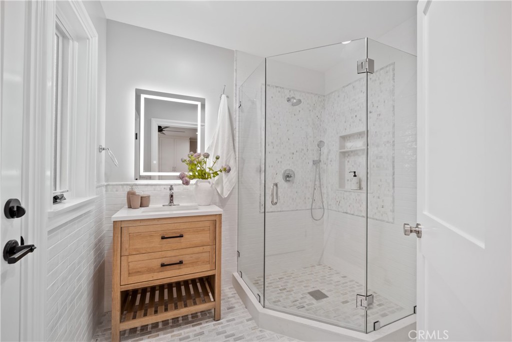 230 N Sunnyside Avenue