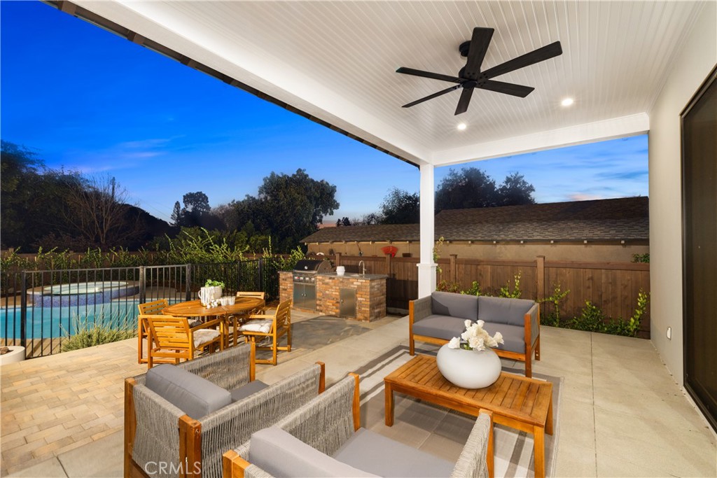 230 N Sunnyside Avenue