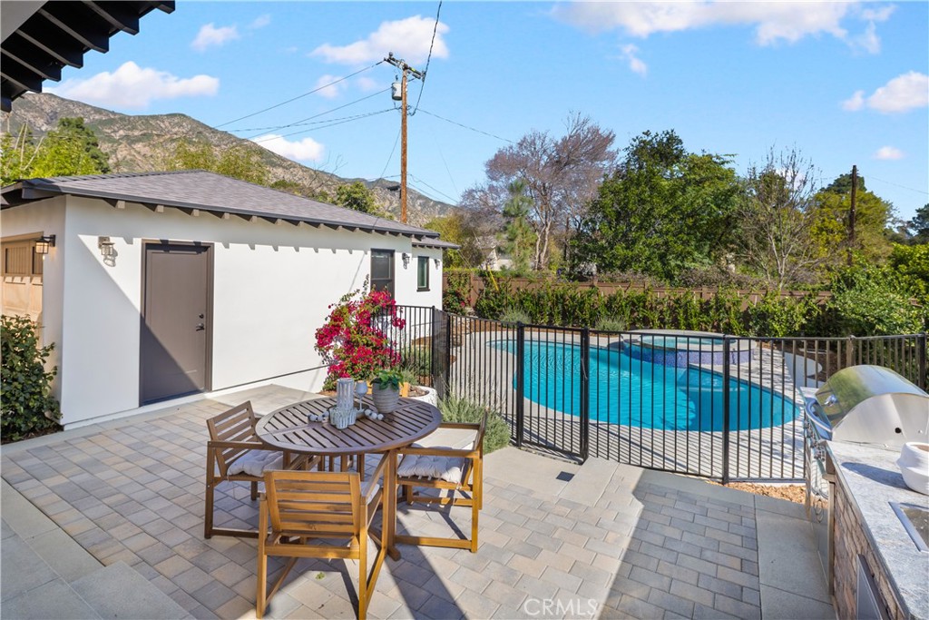 230 N Sunnyside Avenue