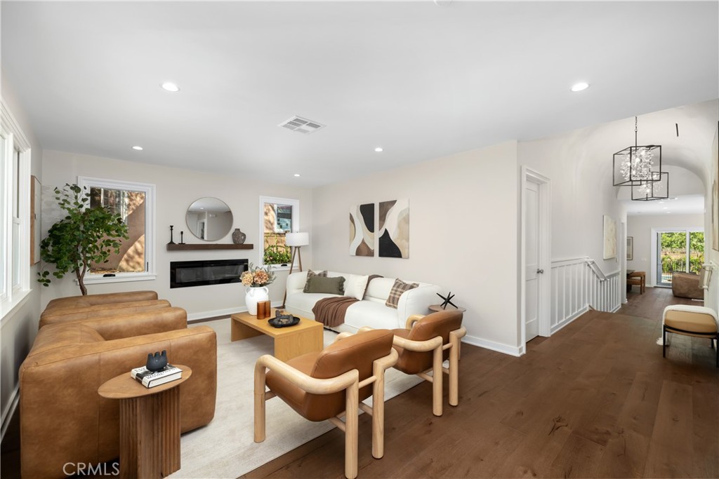 230 N Sunnyside Avenue