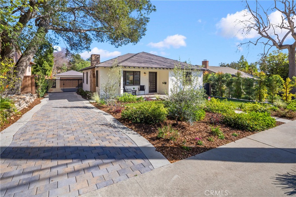 230 N Sunnyside Avenue