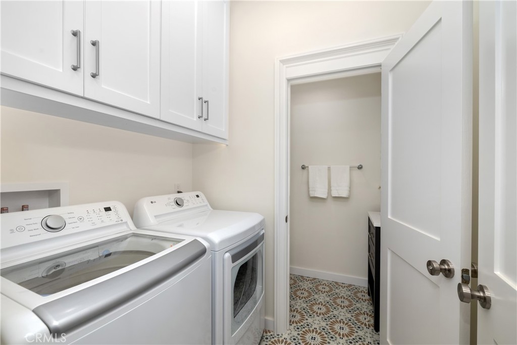 230 N Sunnyside Avenue