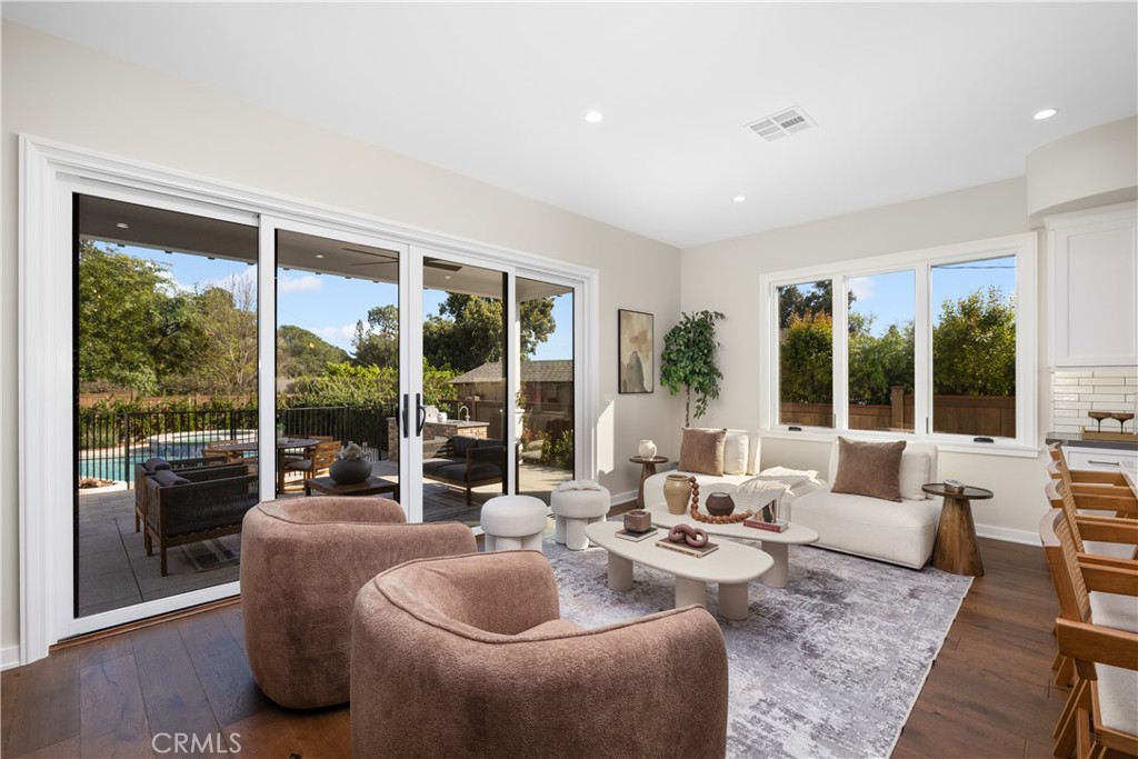 230 N Sunnyside Avenue