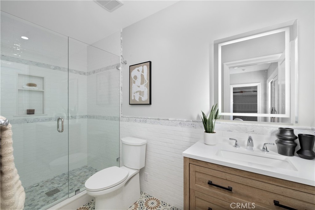 230 N Sunnyside Avenue