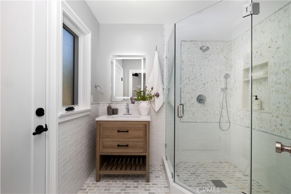 230 N Sunnyside Avenue