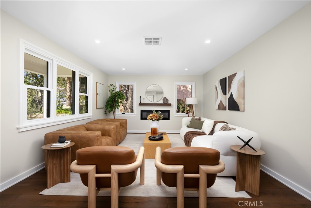 230 N Sunnyside Avenue