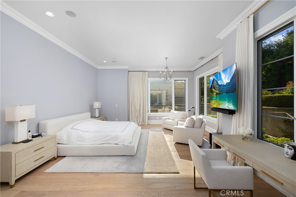 935 W Foothill Boulevard