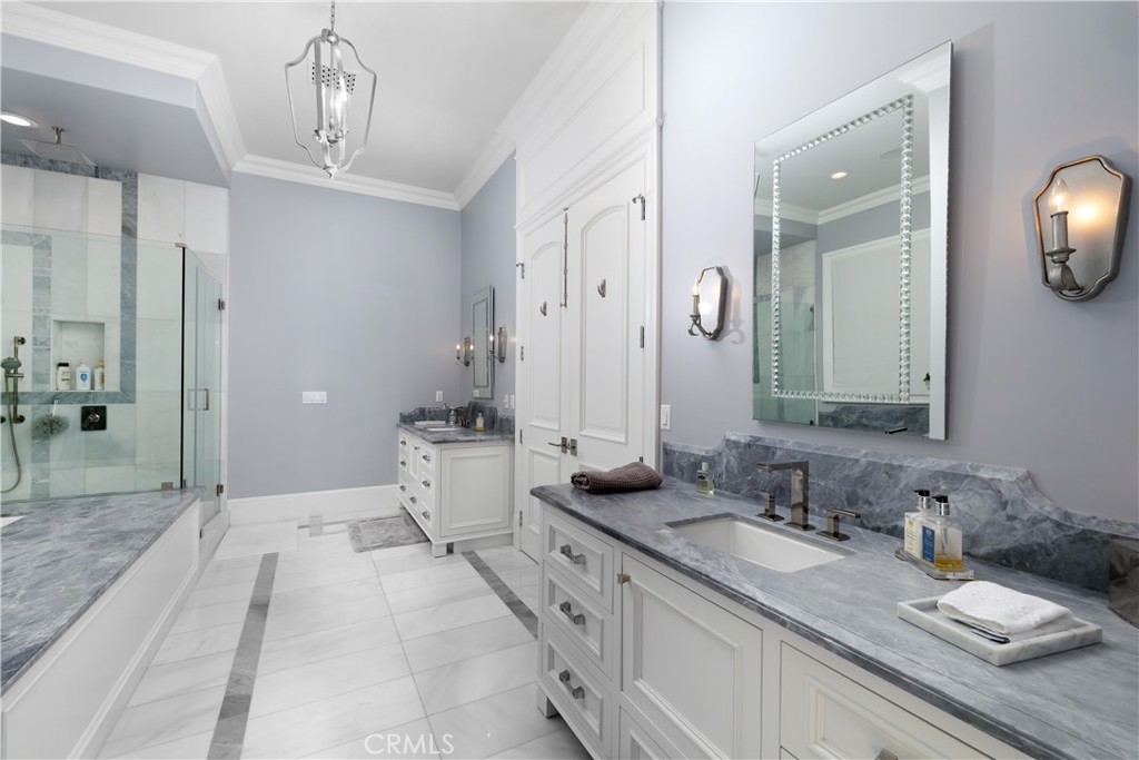 935 W Foothill Boulevard