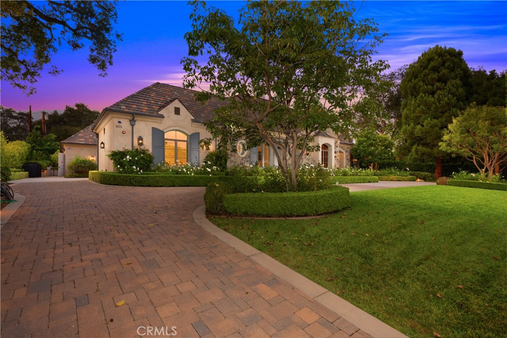 935 W Foothill Boulevard