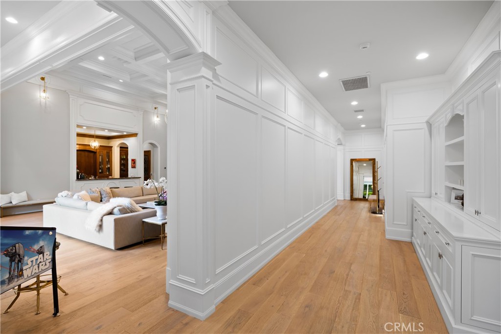 935 W Foothill Boulevard