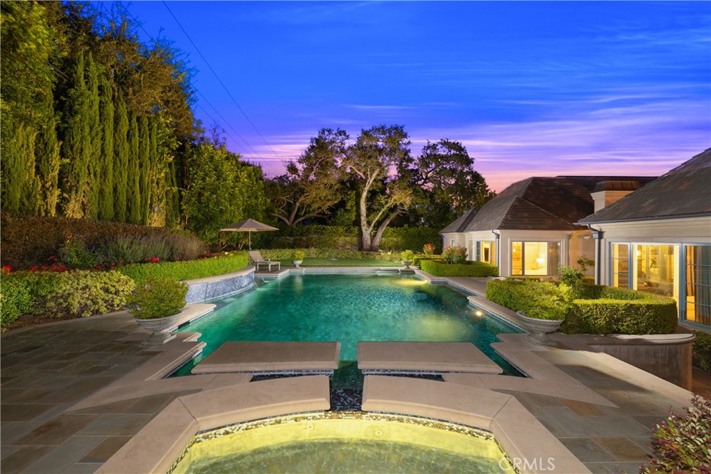 935 W Foothill Boulevard