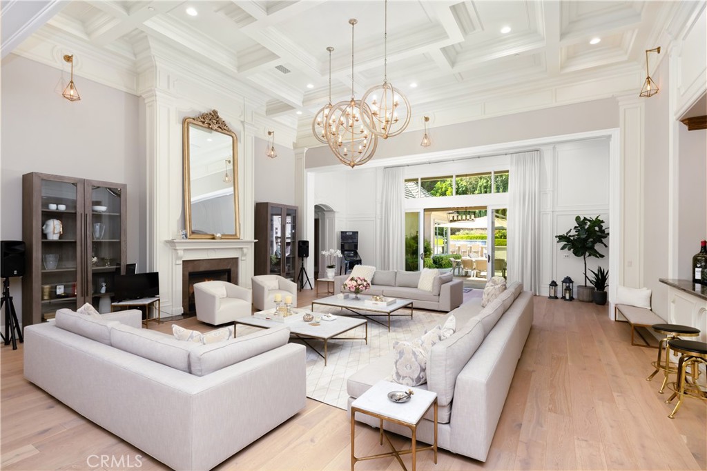 935 W Foothill Boulevard