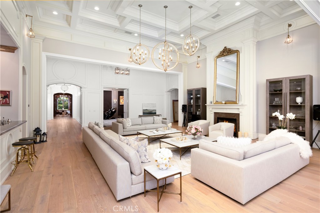 935 W Foothill Boulevard