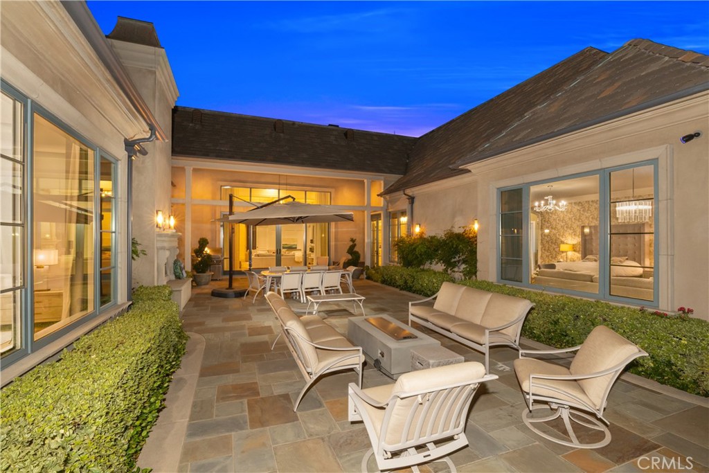 935 W Foothill Boulevard