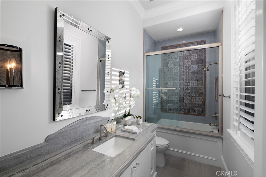 935 W Foothill Boulevard