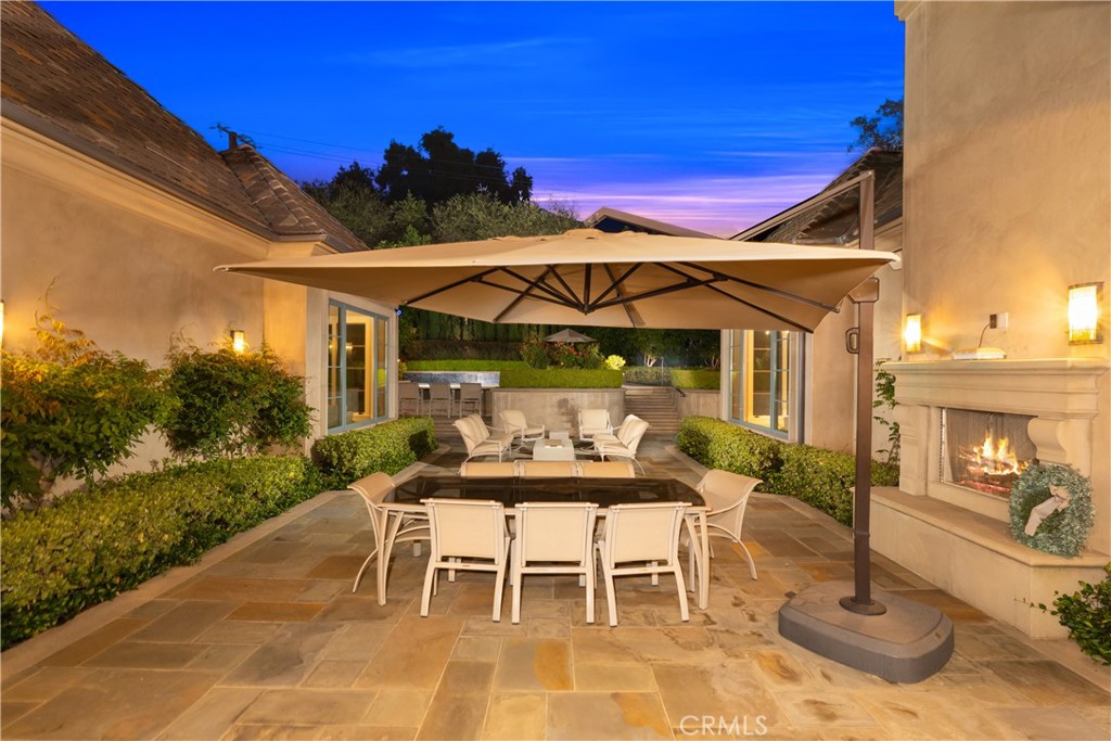 935 W Foothill Boulevard