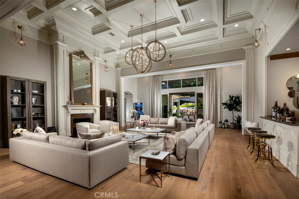 935 W Foothill Boulevard