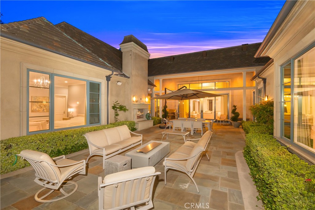 935 W Foothill Boulevard