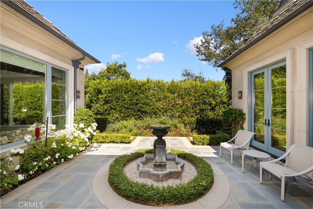 935 W Foothill Boulevard