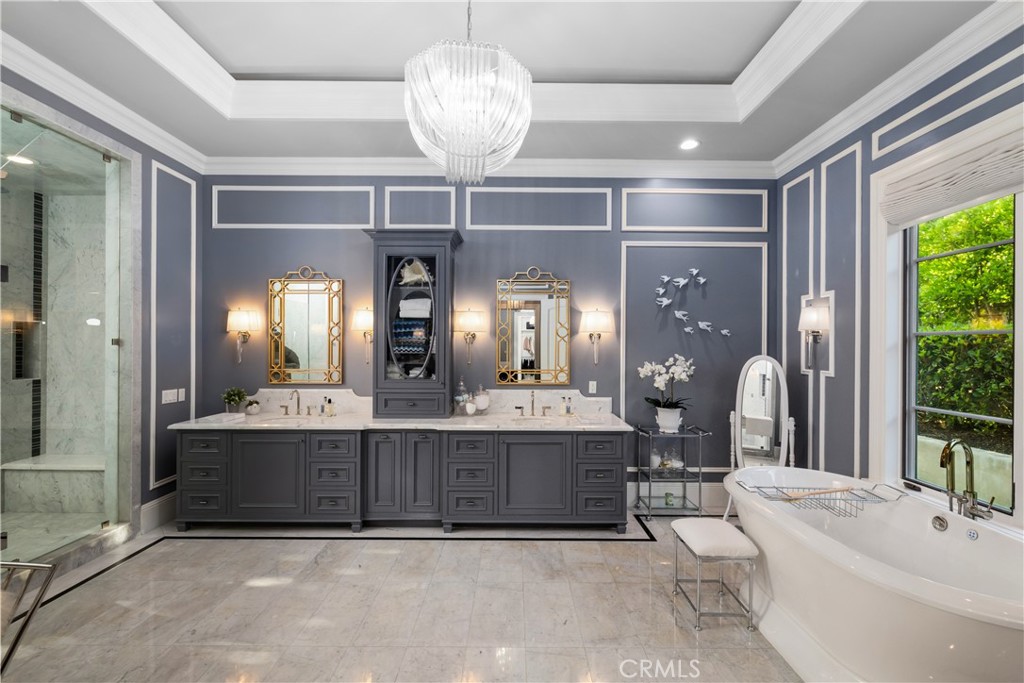 935 W Foothill Boulevard