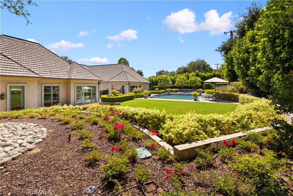 935 W Foothill Boulevard