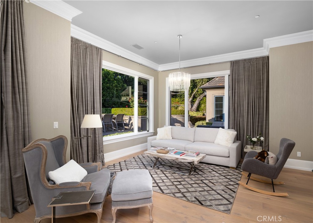 935 W Foothill Boulevard