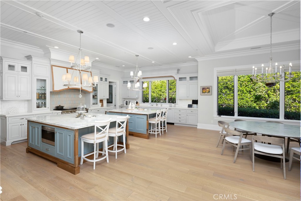 935 W Foothill Boulevard