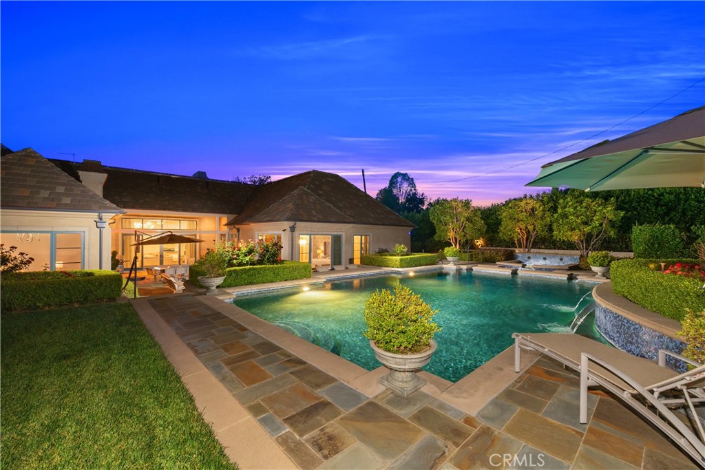 935 W Foothill Boulevard