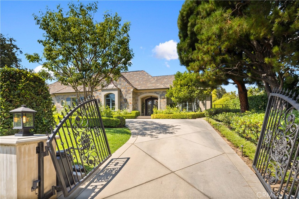 935 W Foothill Boulevard