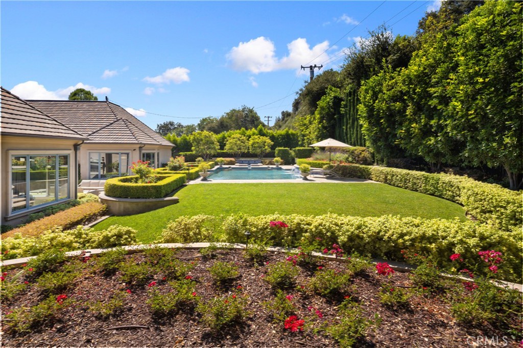 935 W Foothill Boulevard