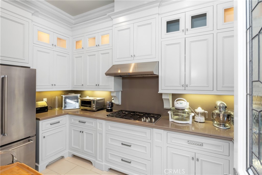 935 W Foothill Boulevard