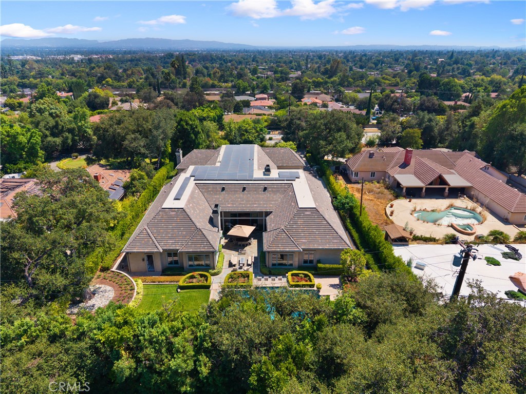 935 W Foothill Boulevard