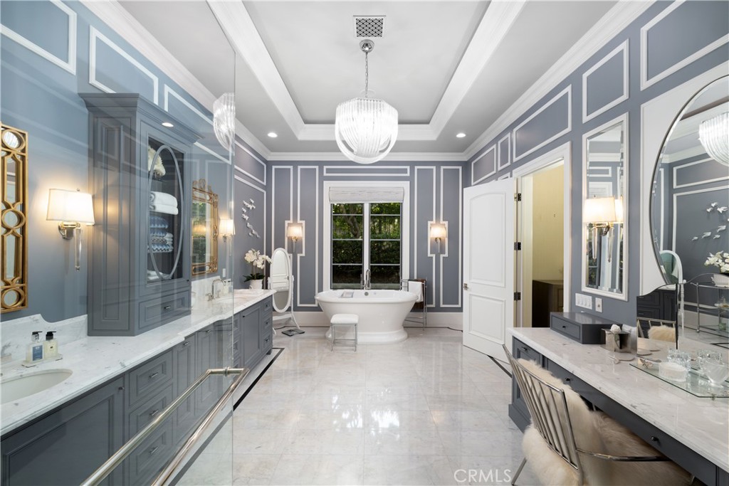 935 W Foothill Boulevard