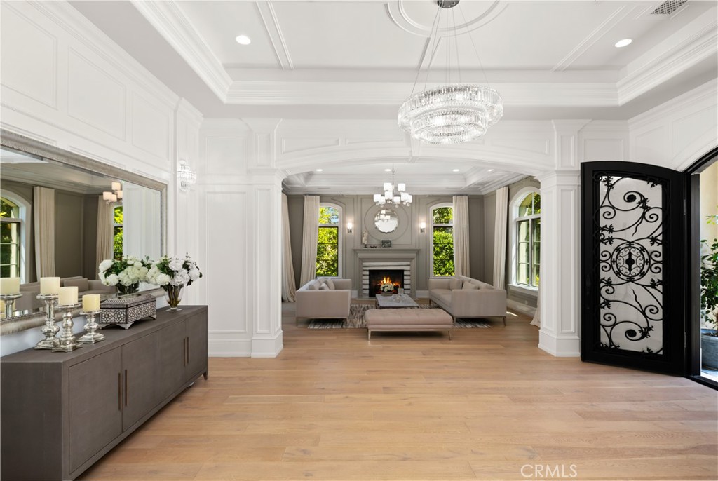 935 W Foothill Boulevard