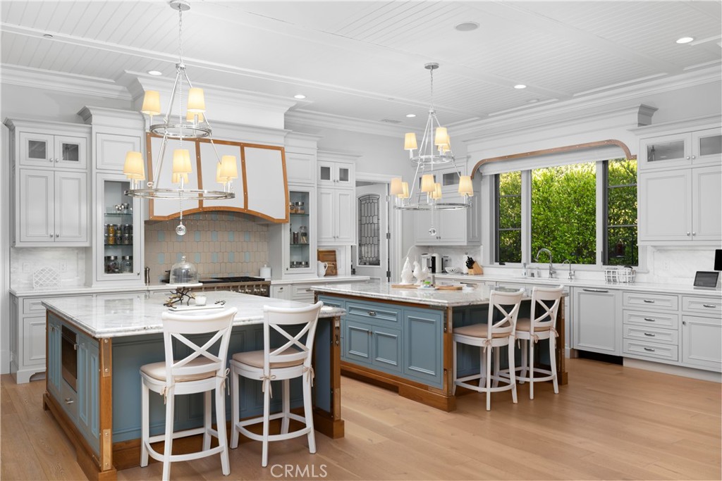 935 W Foothill Boulevard