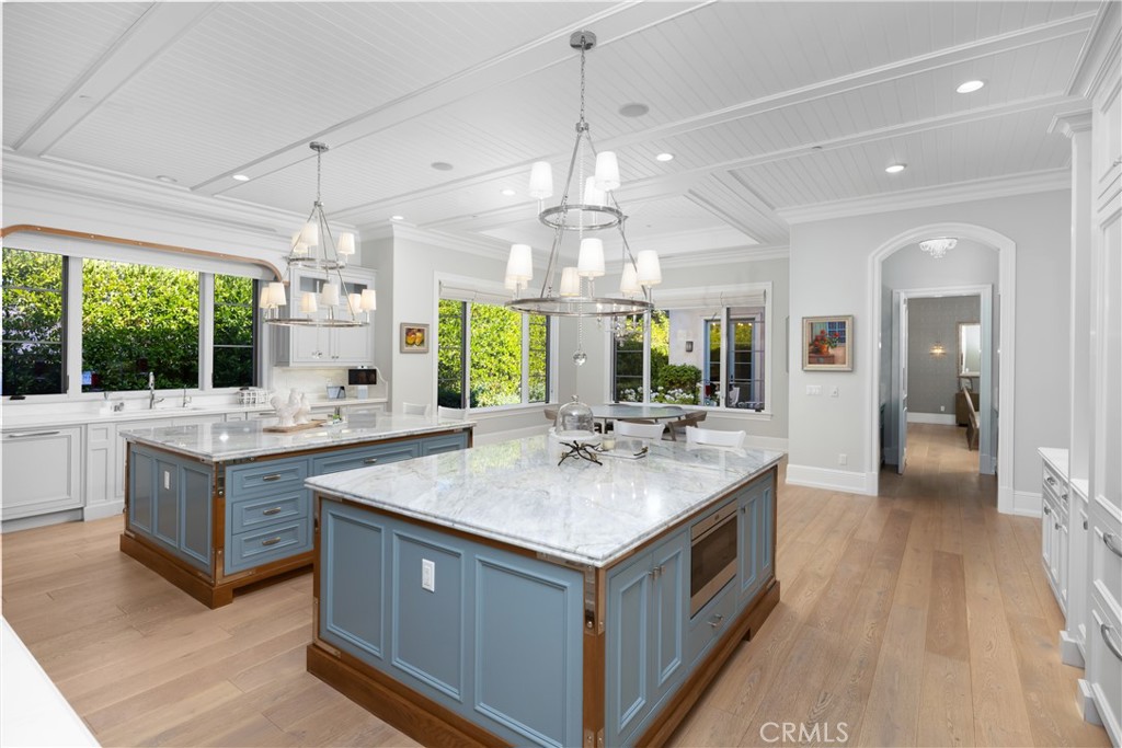 935 W Foothill Boulevard