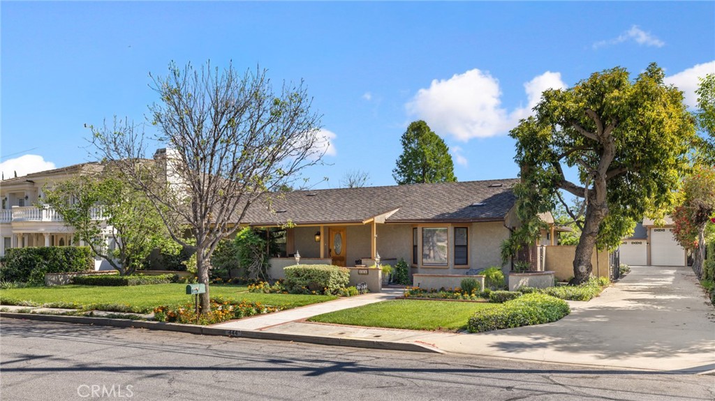 444 W Naomi Avenue